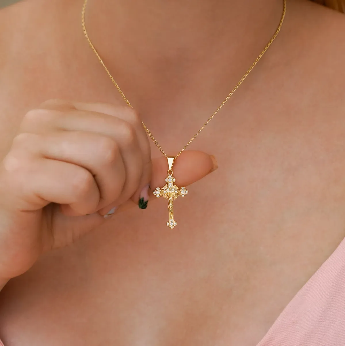 Dije El Crucificado — vista 3