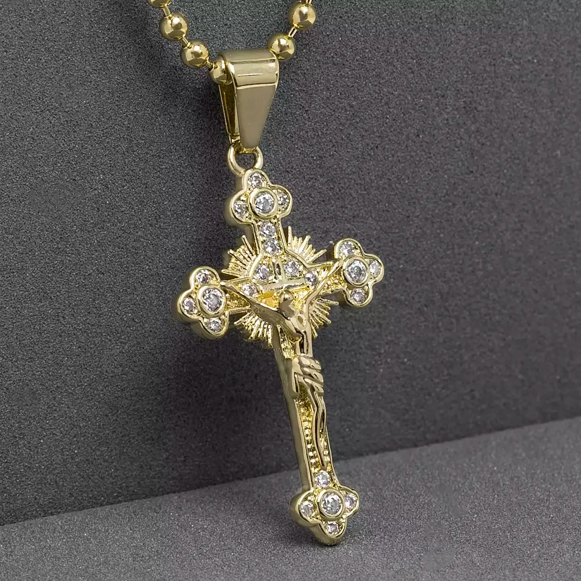 Dije El Crucificado — vista 4