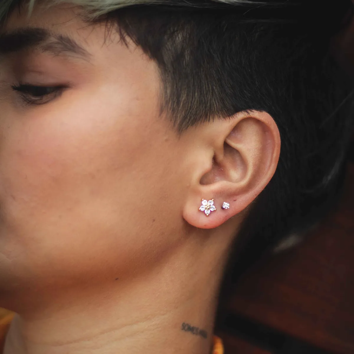 Aretes Flor 5 Circonias — vista 3
