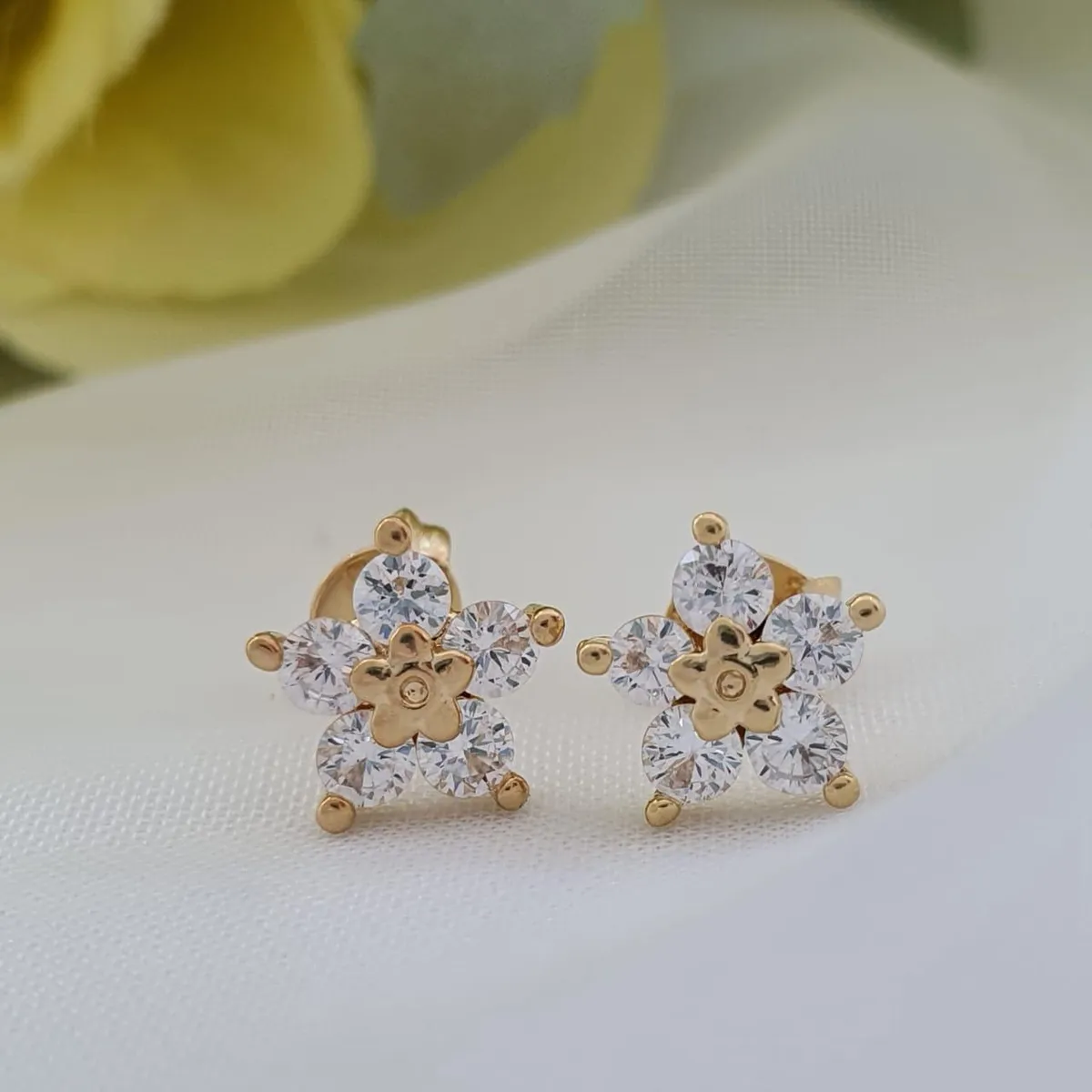 Aretes Flor 5 Circonias — vista 4