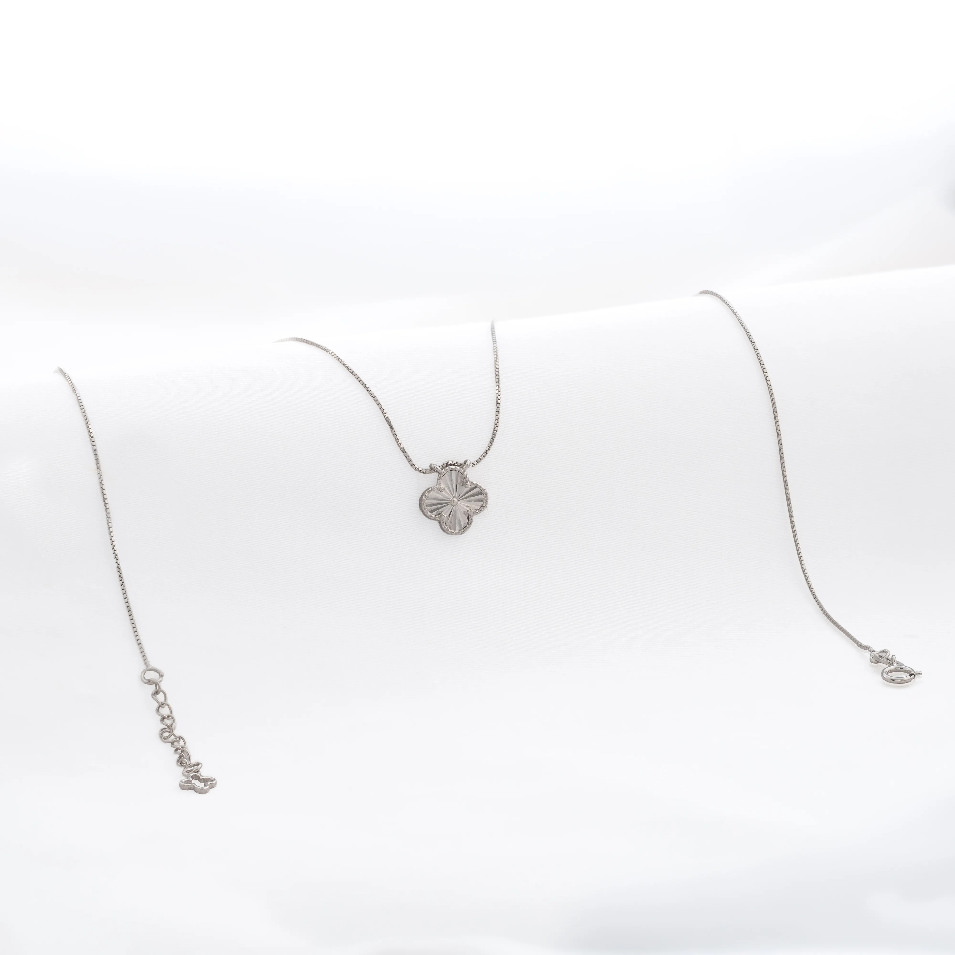 Collar Clover